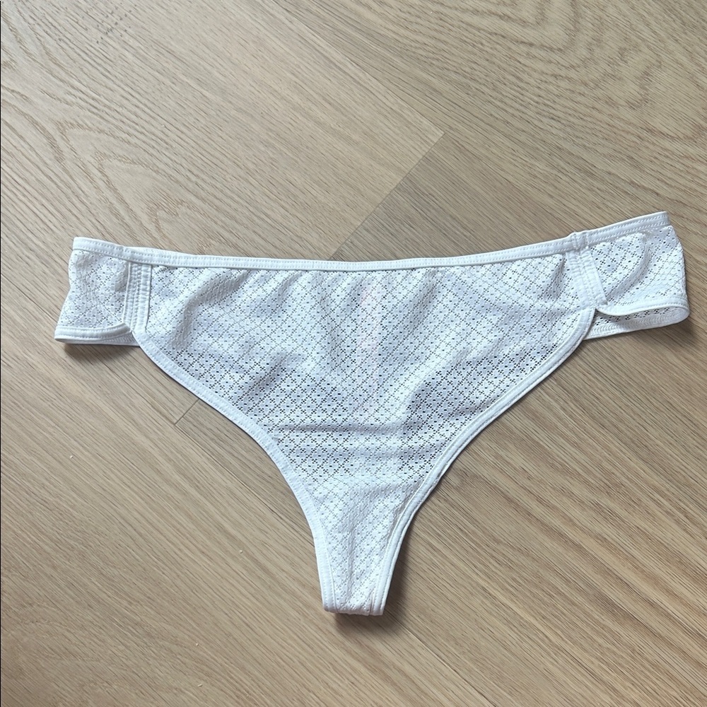 Victoria's Secret Eyelet Lace Thong Panty M